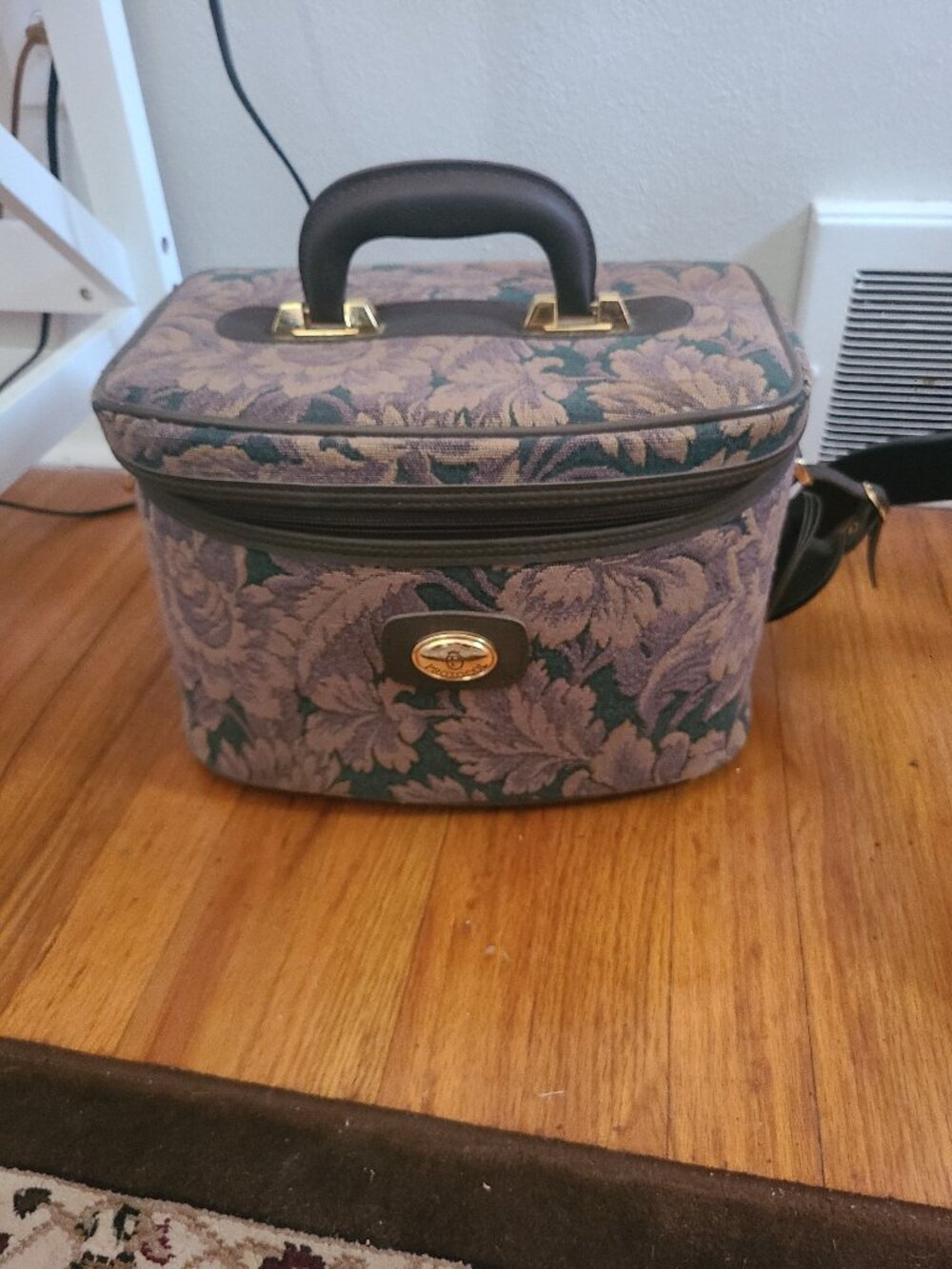 VTG Protocol Make Up Train Case 12"x8"x9" Green Beige Floral Tapestry